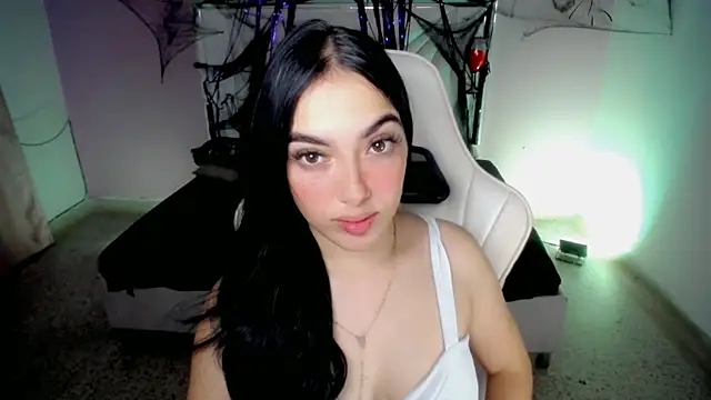 Snapshot of cielooo_ chatting on October 28, 8:11 pm cielooo online show from October 28, 8:11 pm