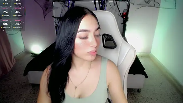 Snapshot of cielooo_ chatting on October 30, 8:31 pm cielooo online show from October 30, 8:31 pm