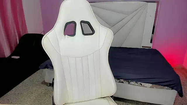 Snapshot of cielooo_ chatting on November 14, 8:40 pm cielooo online show from November 14, 8:40 pm