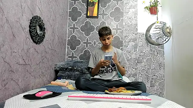 sexyboys cutex18 online show from December 21, 9:00 pm