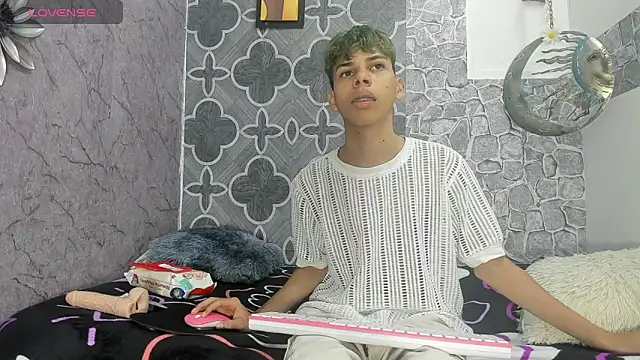 sexyboys cutex18 online show from January 8, 9:06 pm