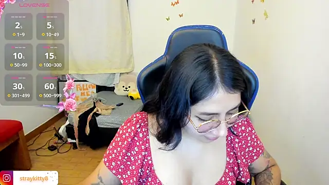 Snapshot of LoveLyy- chatting on December 3, 7:56 pm LoveLyy- online show from December 3, 7:56 pm