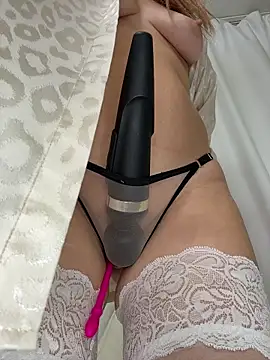 Snapshot of Aurynne chatting on March 1, 8:22 pm Aurynne online show from March 1, 8:22 pm