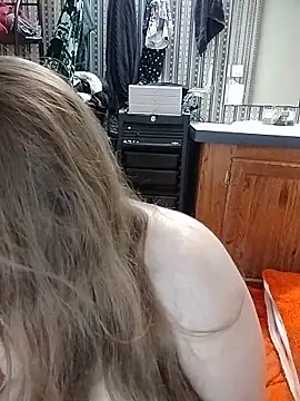 Snapshot of AugustRayn chatting on June 18, 11:09 pm AugustRayn online show from June 18, 11:09 pm