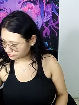 Snapshot of MaviEvil_ chatting on October 15, 11:10 am MaviEvil online show from October 15, 11:10 am