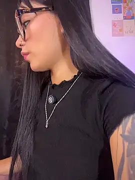 AlannaDollx online show from May 1, 6:01 pm