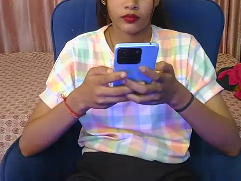 Snapshot of yours-angell chatting on October 9, 4:43 am yours-angell online show from October 9, 4:43 am