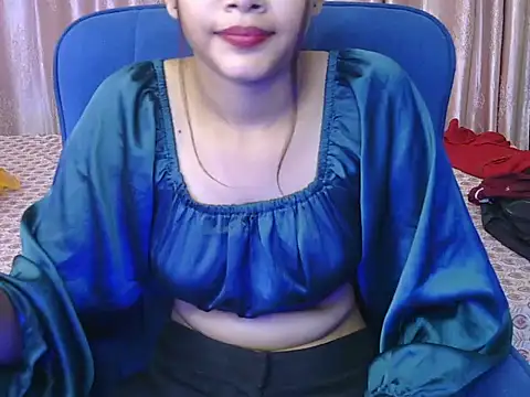 Snapshot of yours-angell chatting on October 10, 4:44 am yours-angell online show from October 10, 4:44 am