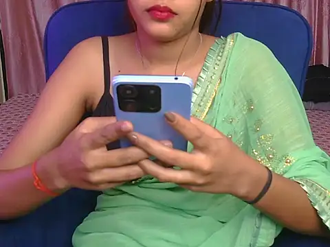 Snapshot of yours-angell chatting on December 15, 5:01 am yours-angell online show from December 15, 5:01 am