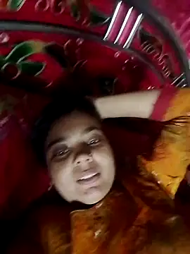 Snapshot of ayesha0001122 chatting on October 17, 3:53 am ayesha0001122 online show from October 17, 3:53 am