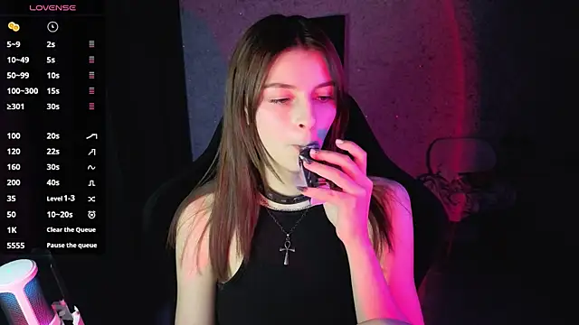 Snapshot of kitti_sweett chatting on June 20, 8:00 pm kitti sweett online show from June 20, 8:00 pm