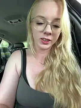 Snapshot of LinaLeana chatting on July 21, 10:28 am LinaLeana online show from July 21, 10:28 am