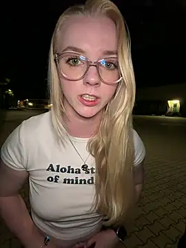 Snapshot of LinaLeana chatting on July 28, 8:52 pm LinaLeana online show from July 28, 8:52 pm