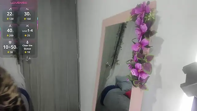 Snapshot of scarlett__m chatting on November 26, 11:11 am scarlett m online show from November 26, 11:11 am