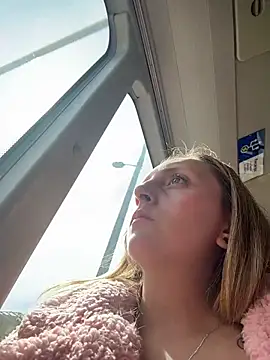 Snapshot of Mia_dca chatting on December 3, 6:50 pm Mia dca online show from December 3, 6:50 pm