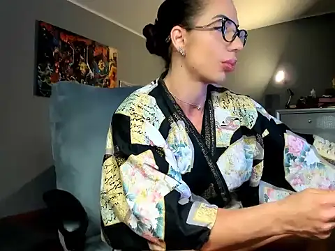 Alesyamuscledollxh online show from February 2, 7:45 pm