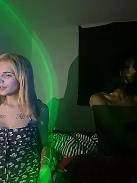 nicollylazulli online show from May 6, 1:14 am