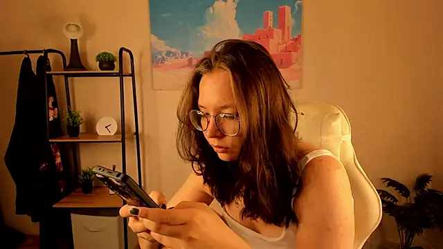 Nuura Moore online show from October 9, 1:03 am