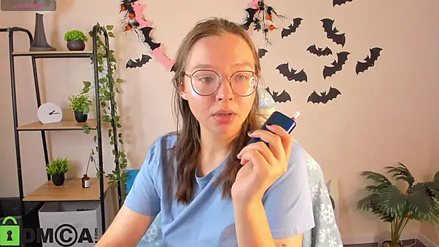 Nuura Moore online show from November 4, 12:54 am