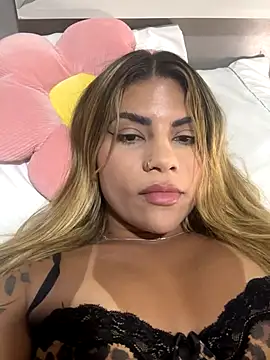 Snapshot of barbaralmeida chatting on October 7, 3:36 am barbaralmeida online show from October 7, 3:36 am