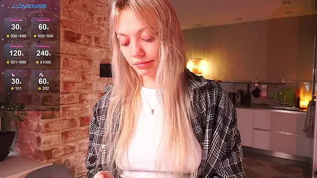 Snapshot of _favdream chatting on October 16, 5:52 am favdream online show from October 16, 5:52 am