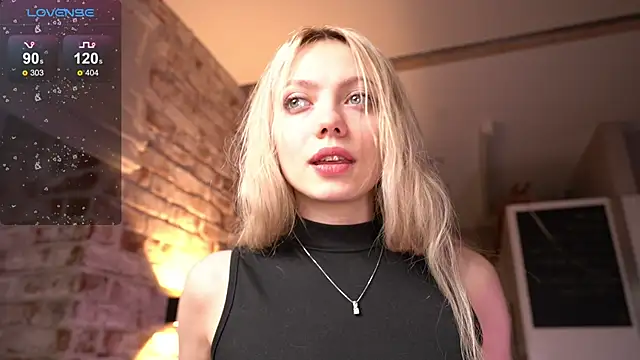 Snapshot of _favdream chatting on October 24, 5:48 am favdream online show from October 24, 5:48 am