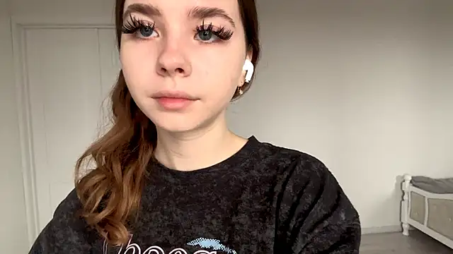 Snapshot of EhtelBiondi chatting on December 1, 8:19 am EhtelBiondi online show from December 1, 8:19 am