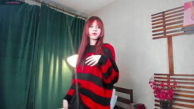 Snapshot of _LucyStars_ chatting on October 16, 1:23 pm LucyStars online show from October 16, 1:23 pm