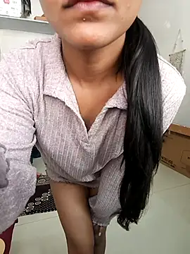 Snapshot of anshika0124 chatting on November 25, 5:51 am anshika0124 online show from November 25, 5:51 am