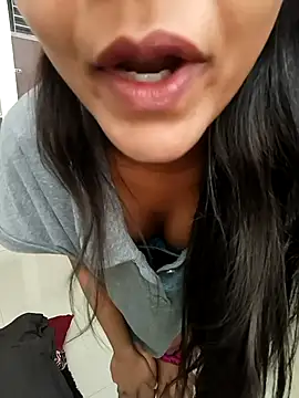 Snapshot of anshika0124 chatting on November 28, 4:59 am anshika0124 online show from November 28, 4:59 am