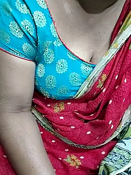 Snapshot of Queen_washna1 chatting on November 17, 7:36 am Queen washna1 online show from November 17, 7:36 am