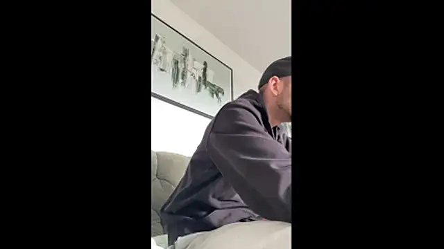 Snapshot of MolleDolle chatting on October 27, 2:32 pm MolleDolle online show from October 27, 2:32 pm