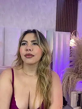 Snapshot of Katya_blonde chatting on November 18, 3:45 am Katya blonde online show from November 18, 3:45 am