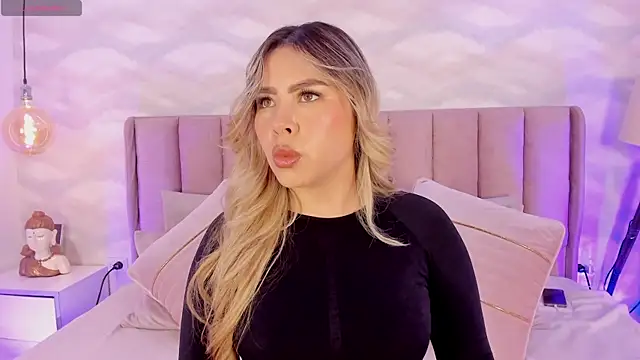 Snapshot of Katya_blonde chatting on November 19, 12:16 pm Katya blonde online show from November 19, 12:16 pm