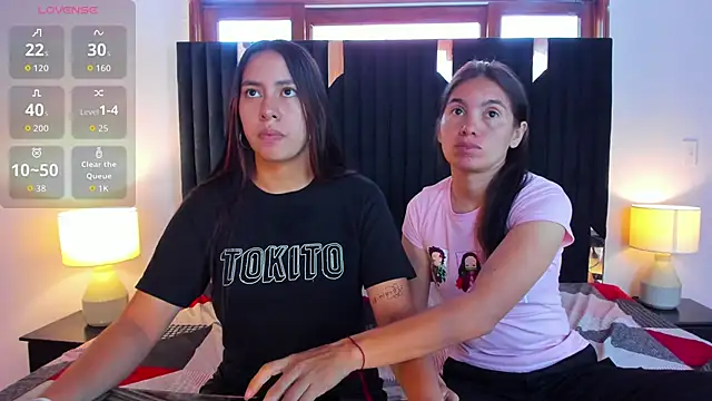 Snapshot of Sofy_and_Mia chatting on October 27, 12:31 pm Sofy and Mia online show from October 27, 12:31 pm