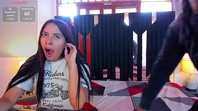 Snapshot of Sofy_and_Mia chatting on November 5, 12:27 pm Sofy and Mia online show from November 5, 12:27 pm