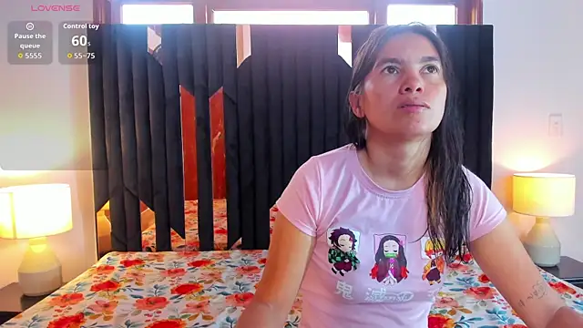 Snapshot of Sofy_and_Mia chatting on November 26, 12:39 pm Sofy and Mia online show from November 26, 12:39 pm