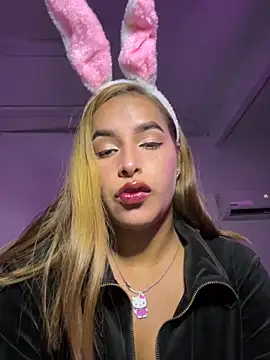 Snapshot of Nahomi_22 chatting on October 6, 4:15 pm Nahomi 22 online show from October 6, 4:15 pm