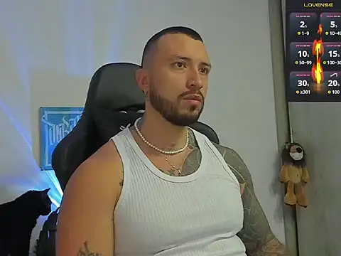 Snapshot of Dave-Max01 chatting on October 9, 1:20 pm Dave-Max01 online show from October 9, 1:20 pm