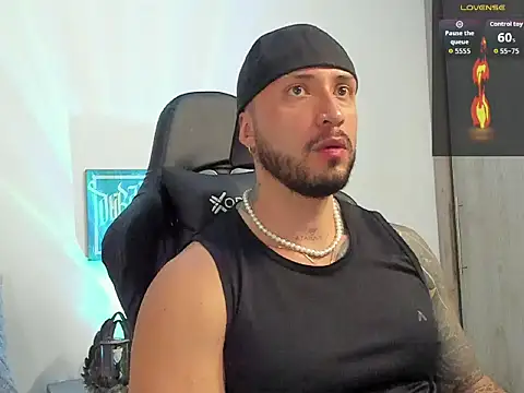 Snapshot of Dave-Max01 chatting on October 15, 1:50 am Dave-Max01 online show from October 15, 1:50 am