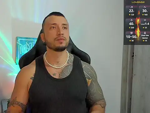 Snapshot of Dave-Max01 chatting on October 22, 1:17 am Dave-Max01 online show from October 22, 1:17 am