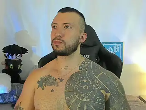 Snapshot of Dave-Max01 chatting on November 4, 11:04 pm Dave-Max01 online show from November 4, 11:04 pm