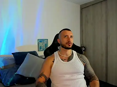 Snapshot of Dave-Max01 chatting on November 8, 2:34 am Dave-Max01 online show from November 8, 2:34 am