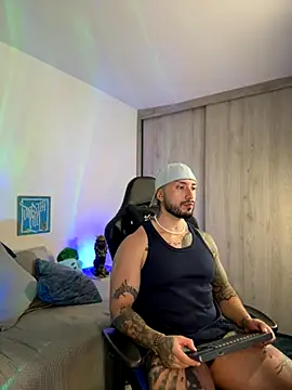 Snapshot of Dave-Max01 chatting on November 11, 1:49 am Dave-Max01 online show from November 11, 1:49 am