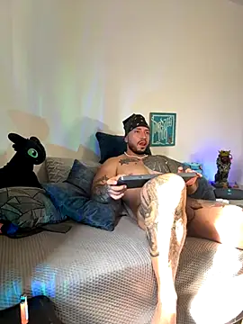 Snapshot of Dave-Max01 chatting on November 11, 1:55 pm Dave-Max01 online show from November 11, 1:55 pm