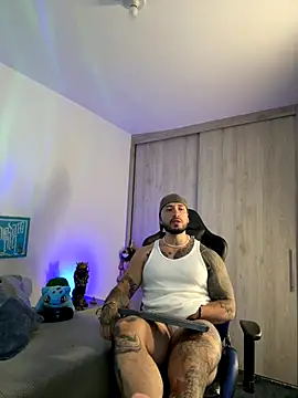 Snapshot of Dave-Max01 chatting on November 12, 2:06 pm Dave-Max01 online show from November 12, 2:06 pm