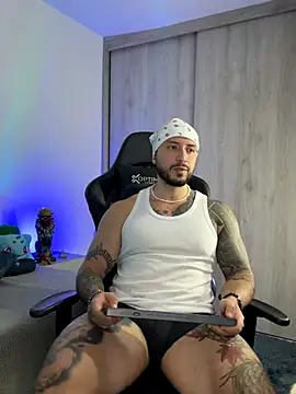 Snapshot of Dave-Max01 chatting on November 15, 2:09 am Dave-Max01 online show from November 15, 2:09 am