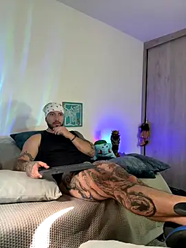 Snapshot of Dave-Max01 chatting on November 15, 2:13 pm Dave-Max01 online show from November 15, 2:13 pm