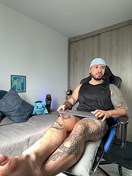 Snapshot of Dave-Max01 chatting on November 16, 2:22 pm Dave-Max01 online show from November 16, 2:22 pm