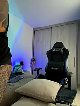 Snapshot of Dave-Max01 chatting on November 20, 3:07 am Dave-Max01 online show from November 20, 3:07 am